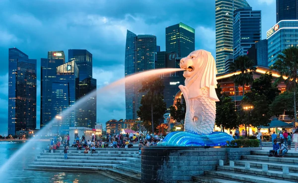 7 Mistakes Tourists Make When Visiting Singapore in 2026 (And How to Avoid Them)