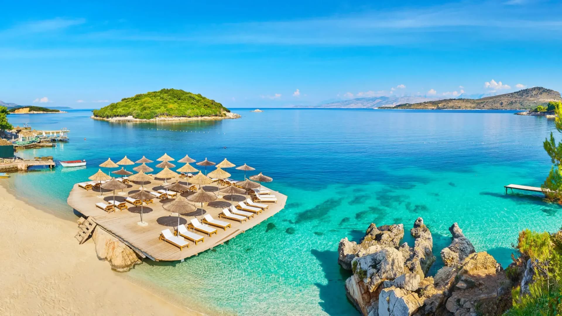 Best Budget Travel Destinations in 2026: Vietnam, Thailand & Eastern Europe